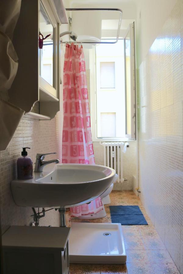 S. Ambrogio Cozy Apartment Milan Bagian luar foto
